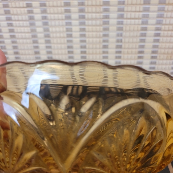 VINTAGE SCALLOP EDGE AMBER YELLOW TEXTURED GLASS SERVING BOWL - Picture 10 of 10